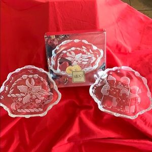 Mikasa set of 2 sweet dishes - 8 1/4” each